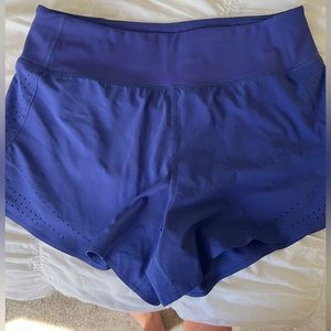 Athleta RUN WITH IT short 3.5”